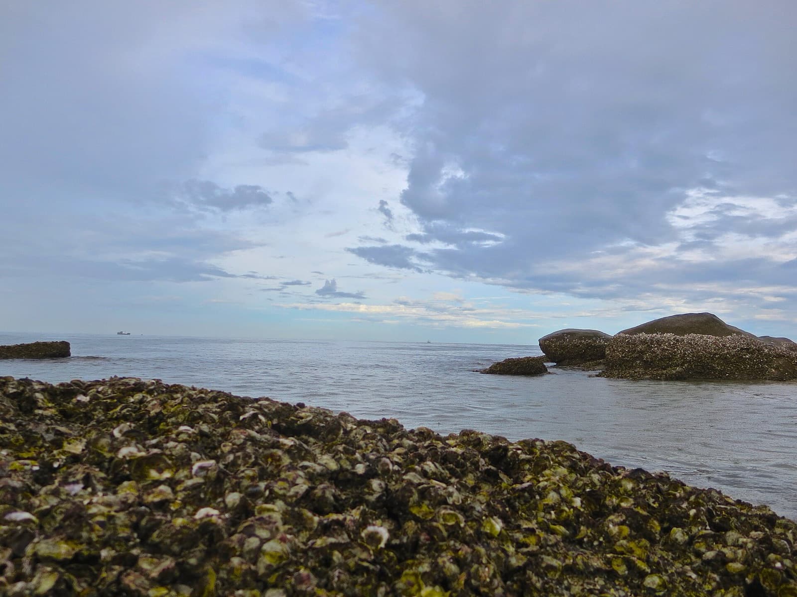 The rocks at Hua Hin at low tide, a productive sea glass stretch